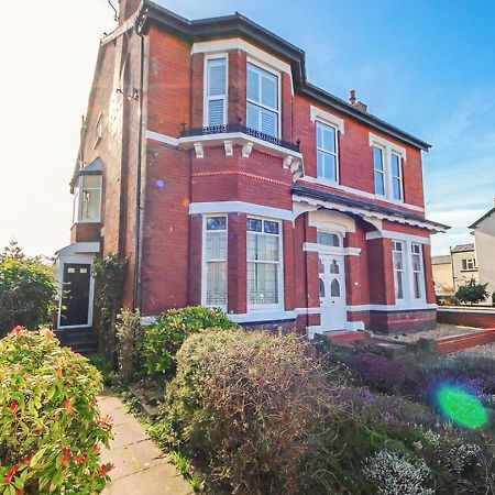 Spacious Victorian Birkdale Apartment With Garden Southport Exteriér fotografie