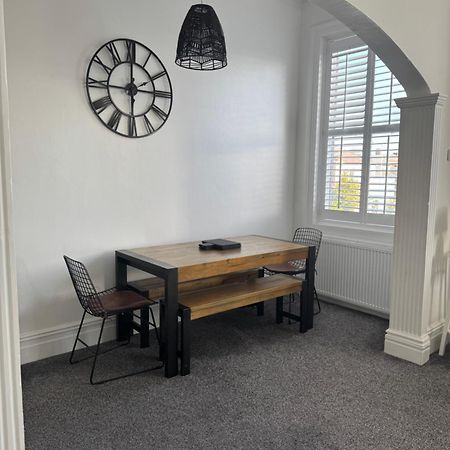 Spacious Victorian Birkdale Apartment With Garden Southport Exteriér fotografie