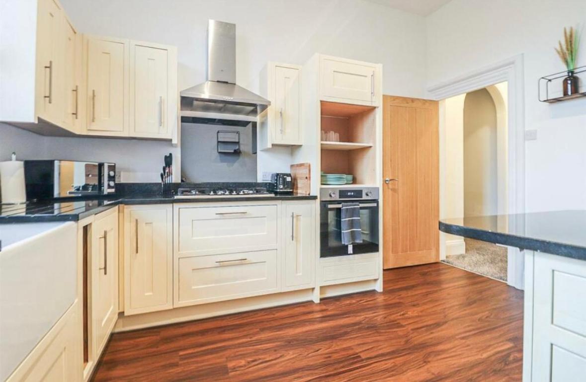 Spacious Victorian Birkdale Apartment With Garden Southport Exteriér fotografie